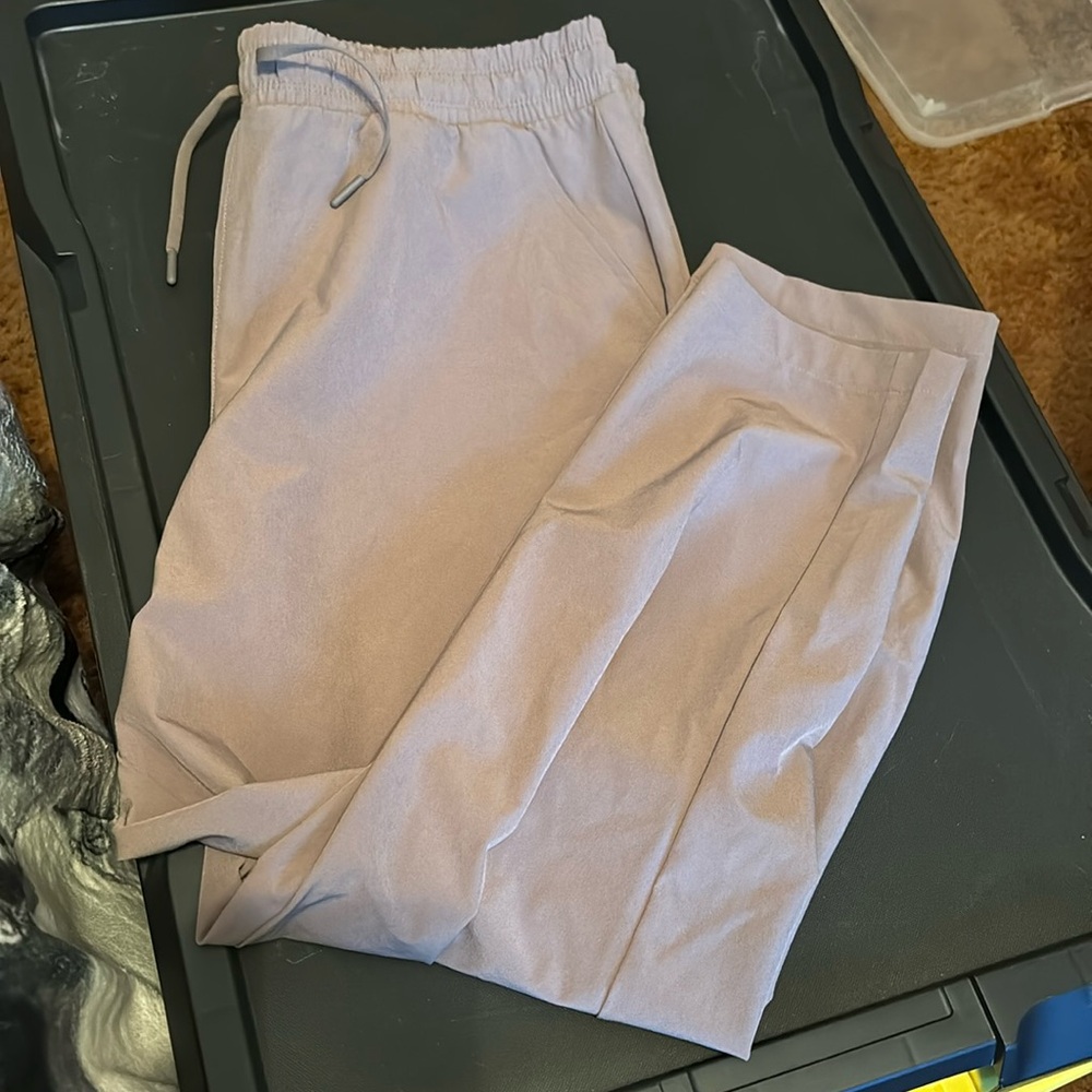 Target workout all in motion xxl khaki colored capri length pants